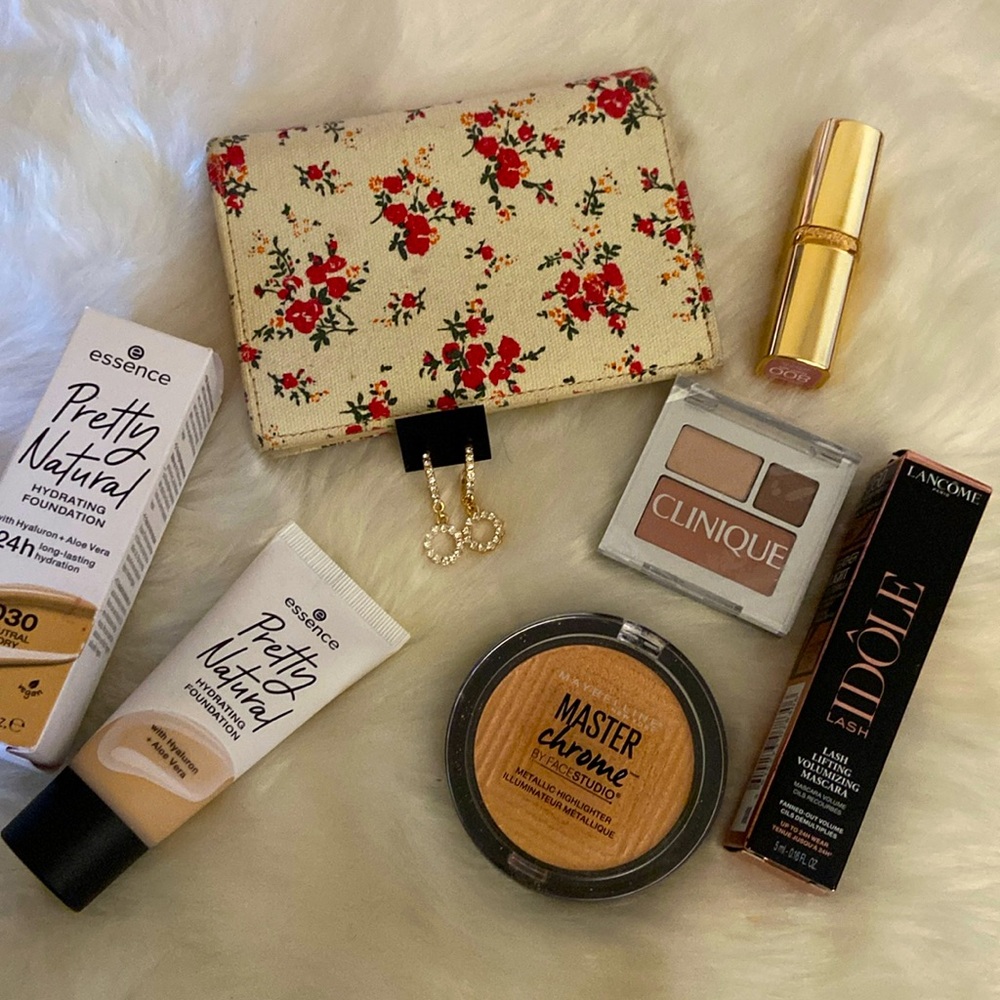 Makeup bundle 7 items - Picture 1 of 9